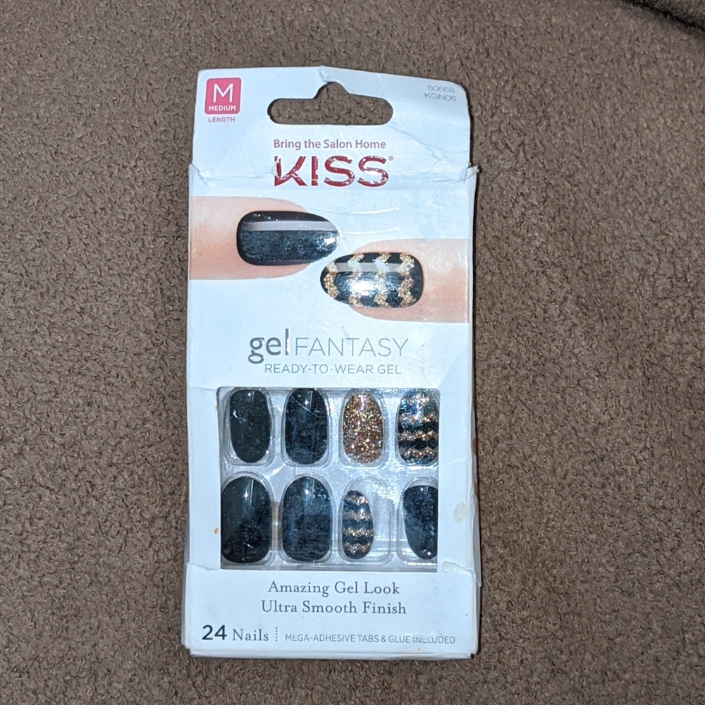 False nails ( stick on )